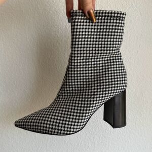 Jeffrey Campbell Siren High Heel Booties in Houndstooth Black & White size 6